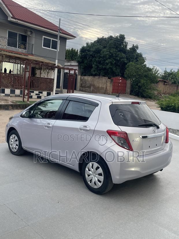 Toyota Vitz 1.3 AWD 5dr 2013 Silver