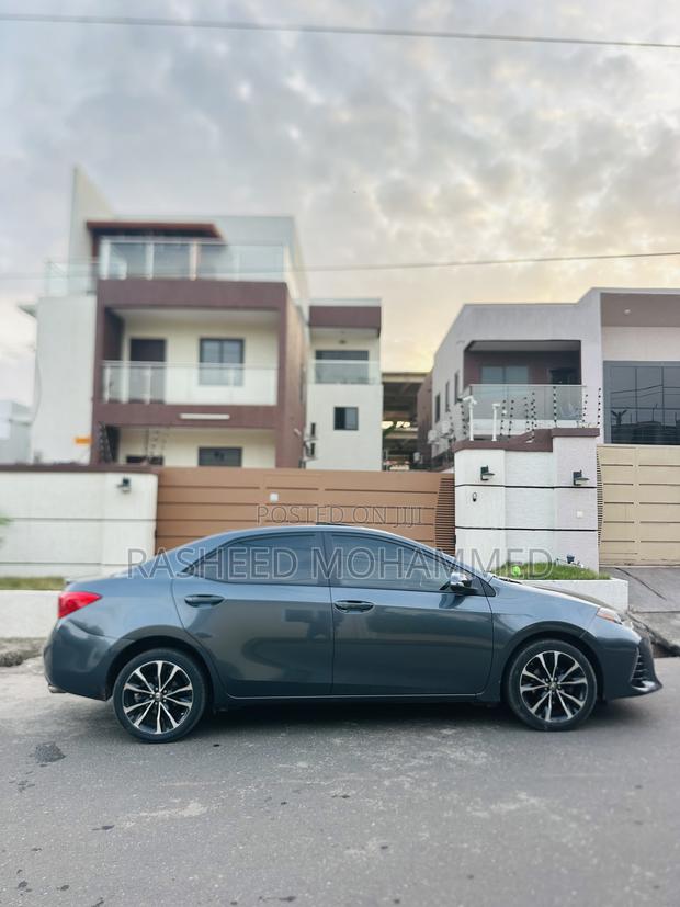 Toyota Corolla XSE (1.8L 4cyl 2A) 2019 Gray