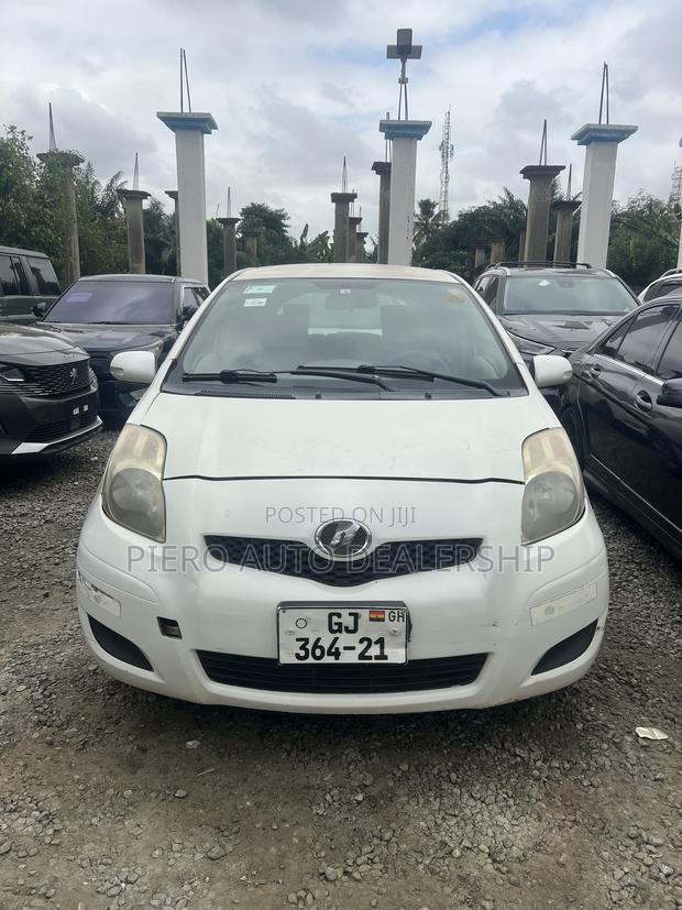 Toyota Vitz 2010 White