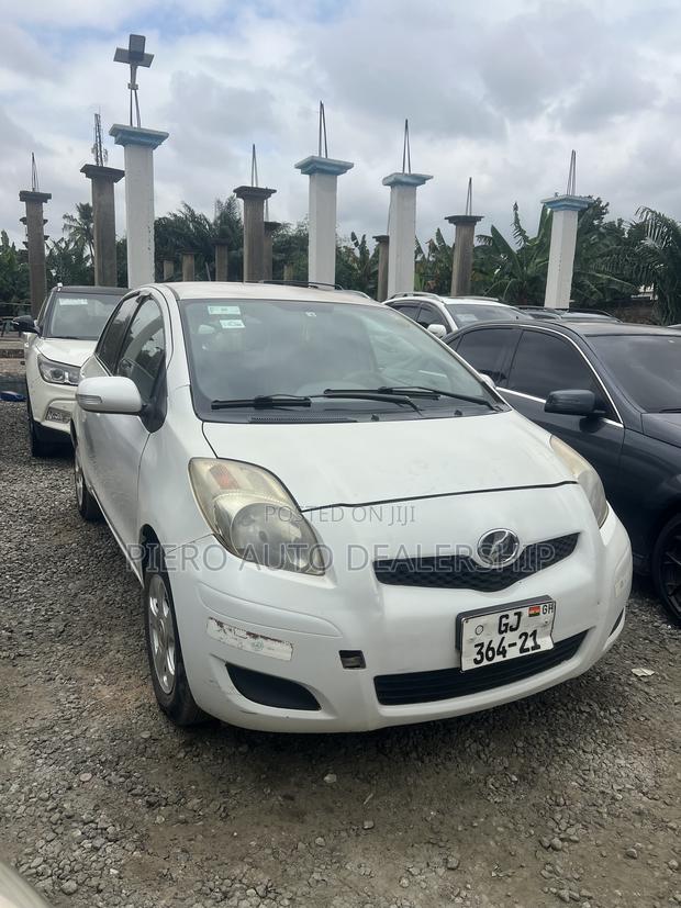 Toyota Vitz 2010 White