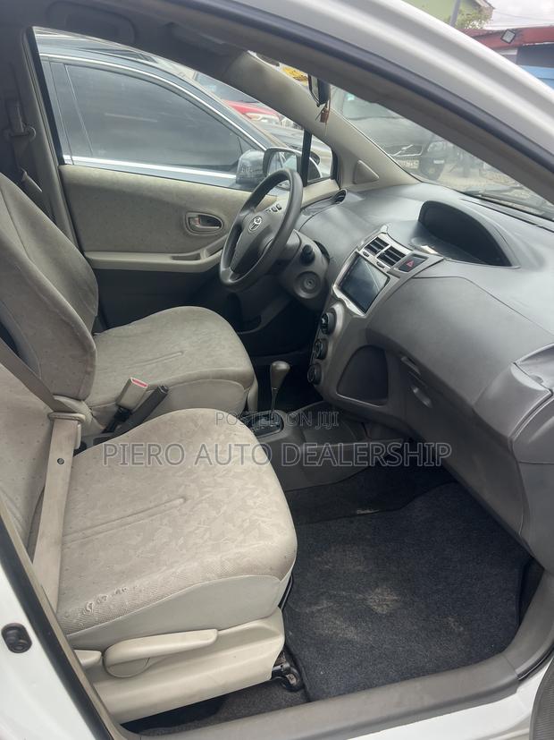 Toyota Vitz 2010 White
