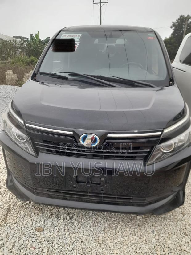 Toyota Voxy 2014 Black