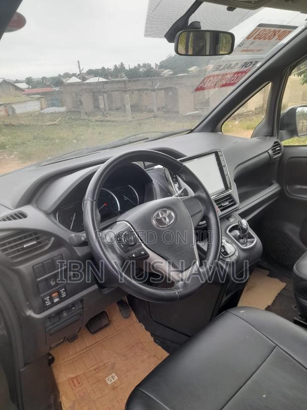 Toyota Voxy 2014 Black