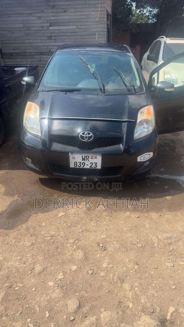 Toyota Vitz 2010 Black