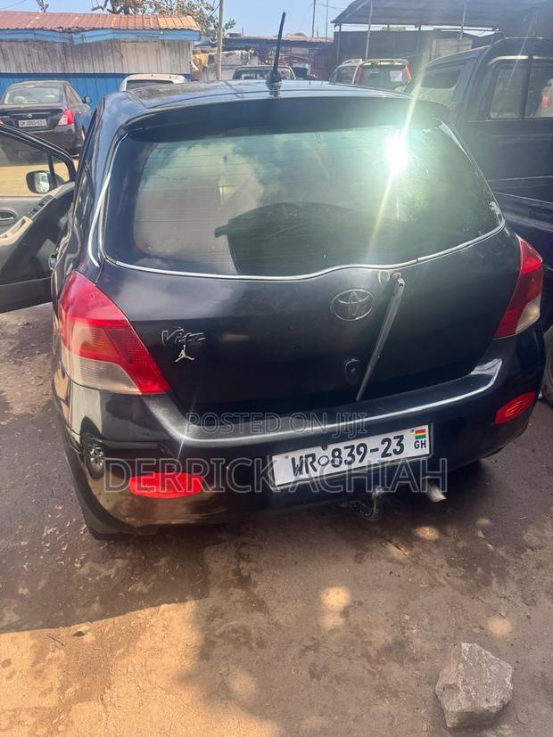 Toyota Vitz 2010 Black