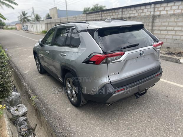 Toyota RAV4 XLE AWD 2019 Silver
