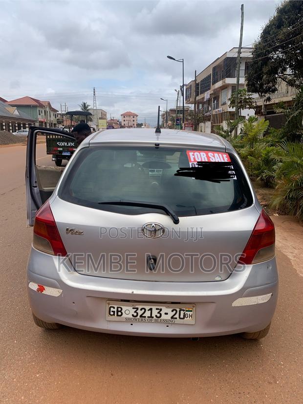 Toyota Vitz 2010 Silver