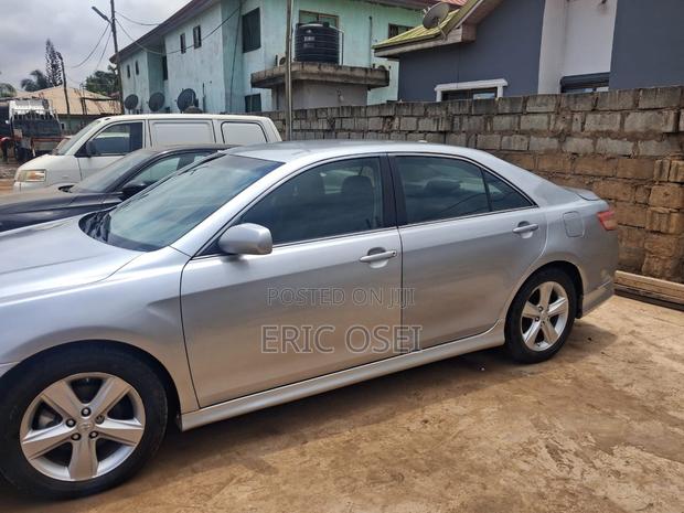 Toyota Camry SE 4dr Sedan (2.5L 4cyl 6A) 2011 Silver