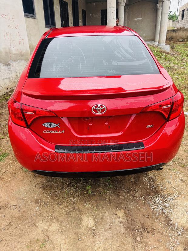 Toyota Corolla SE (1.8L 4cyl 2A) 2018 Red