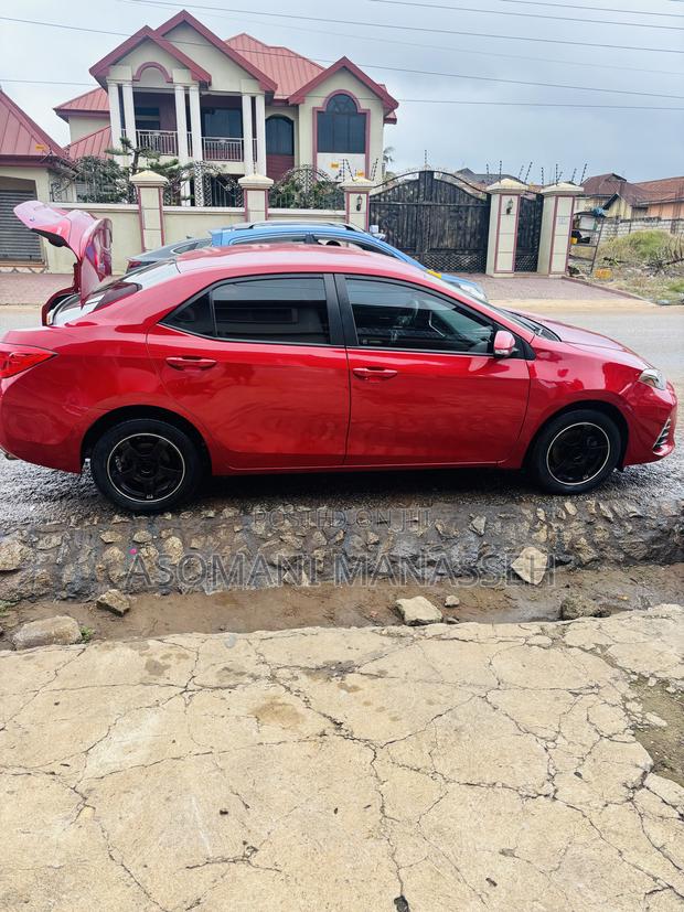 Toyota Corolla SE (1.8L 4cyl 2A) 2018 Red