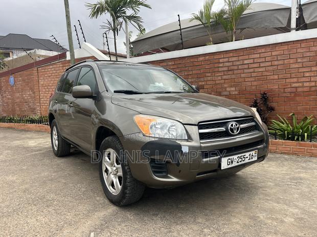 Toyota RAV4 2010 Brown