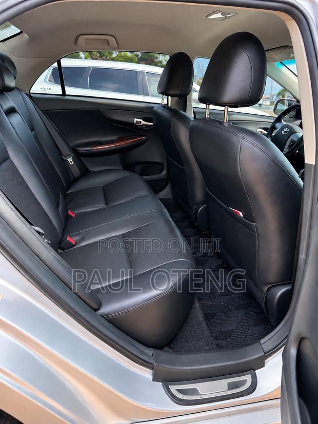 Toyota Corolla LE Special Edition 4dr Sedan (1.8L 4cyl 4A) 2013 Silver