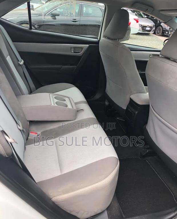 Toyota Corolla LE 4dr Sedan (1.8L 4cyl CVT) 2017 White