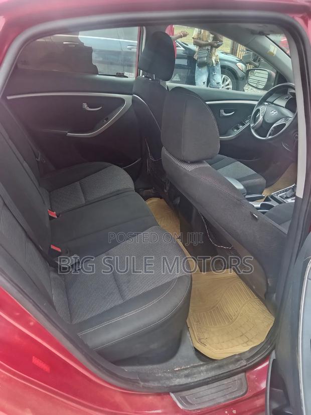 Hyundai Elantra Limited 4dr Sedan (1.8L 4cyl 6A) 2015 Red