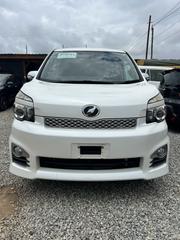 Toyota Voxy V 2WD 8-Seater 2011 White for sale