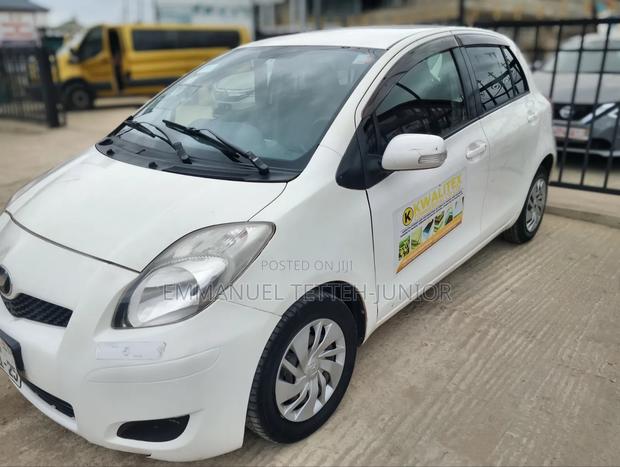 Toyota Vitz 1.0 FWD 5dr 2010 White