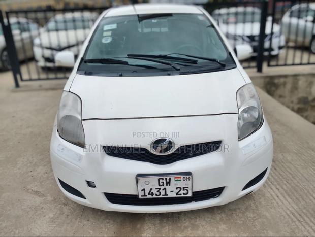 Toyota Vitz 1.0 FWD 5dr 2010 White