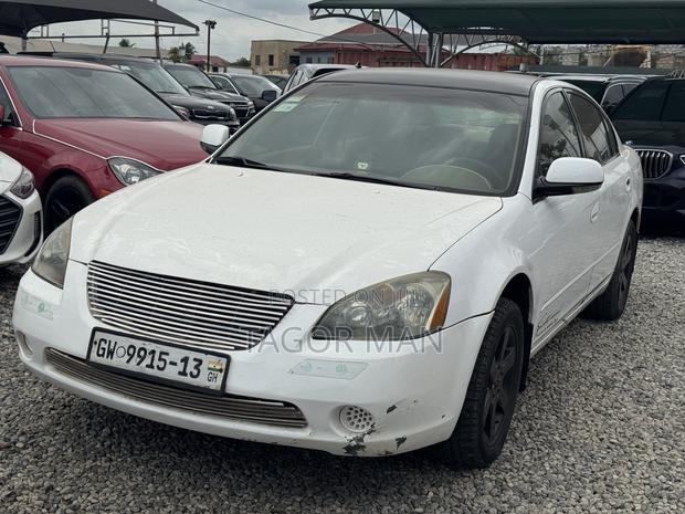 Nissan Altima 2.5 2010 White
