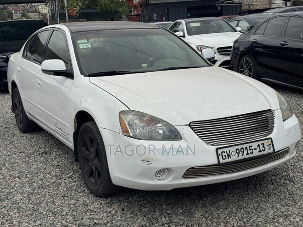 Nissan Altima 2.5 2010 White