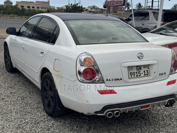 Nissan Altima 2.5 2010 White