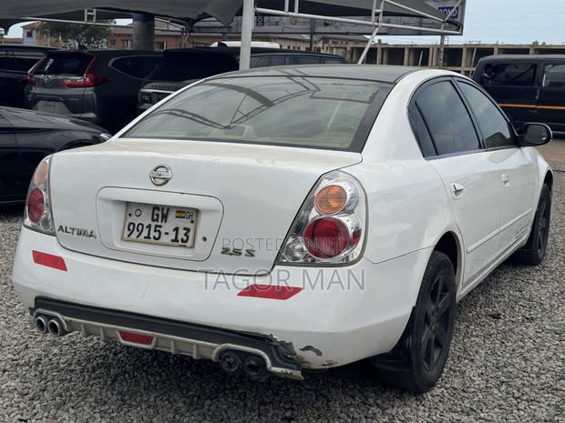 Nissan Altima 2.5 2010 White