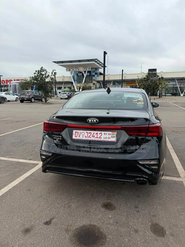 Kia Forte FE 2021 Black