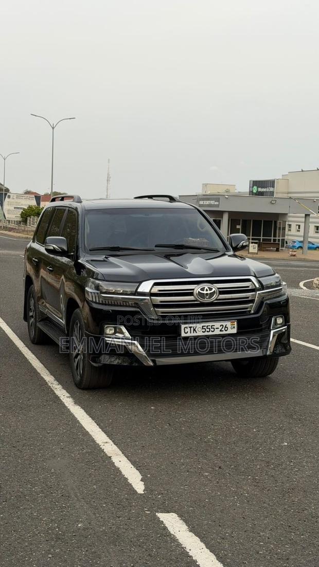 Toyota Land Cruiser 4.6 V8 GXR 2017 Black