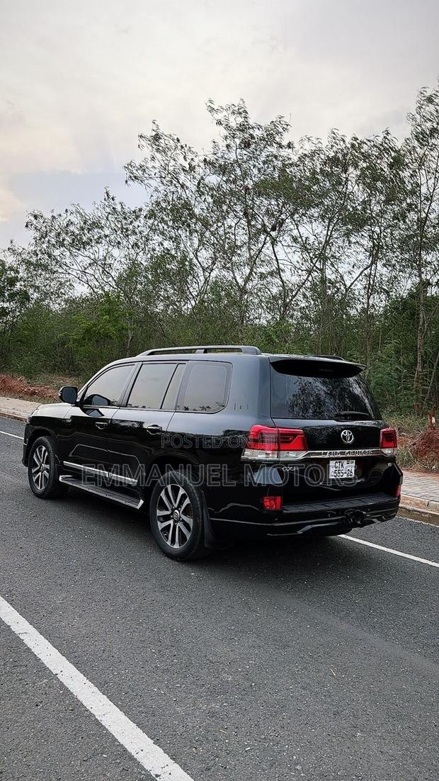 Toyota Land Cruiser 4.6 V8 GXR 2017 Black