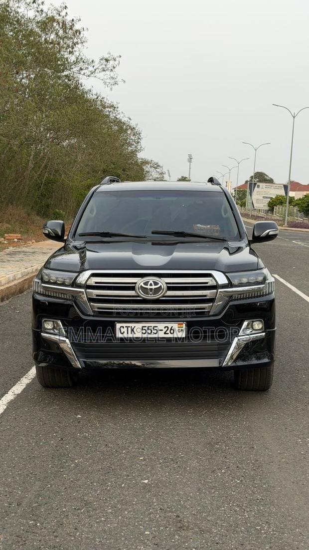Toyota Land Cruiser 4.6 V8 GXR 2017 Black