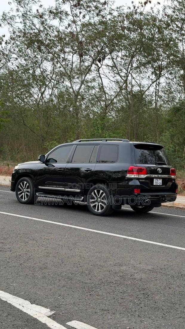Toyota Land Cruiser 4.6 V8 GXR 2017 Black