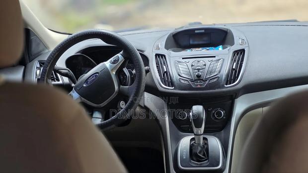 Ford Escape SE 4dr SUV AWD (1.6L 4cyl Turbo 6A) 2014 Silver