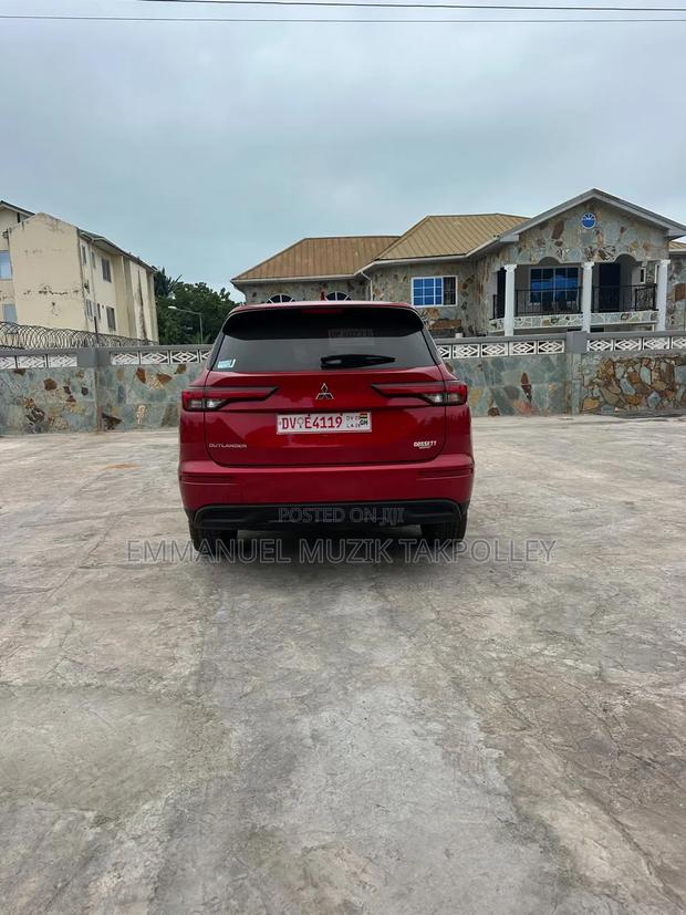 Mitsubishi Outlander ES 2022 Red
