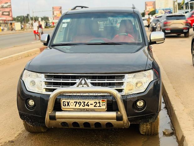 Mitsubishi Pajero 2011 Black
