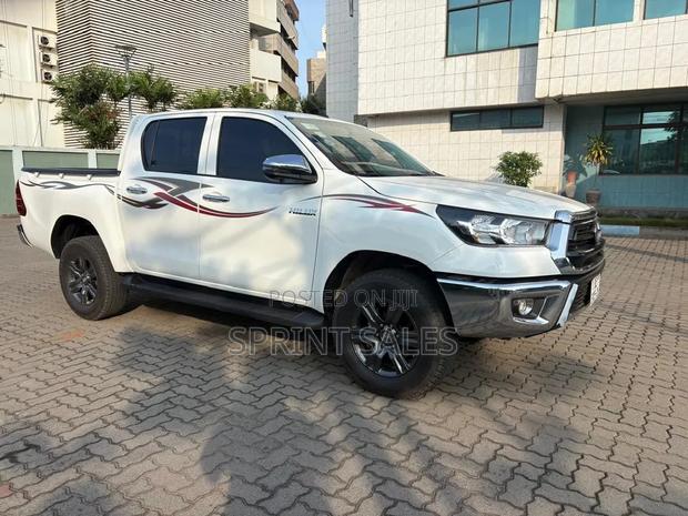 Toyota Hilux 2026 Silver