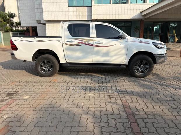 Toyota Hilux 2026 Silver
