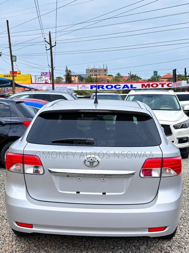 Toyota Avensis 2016 Silver