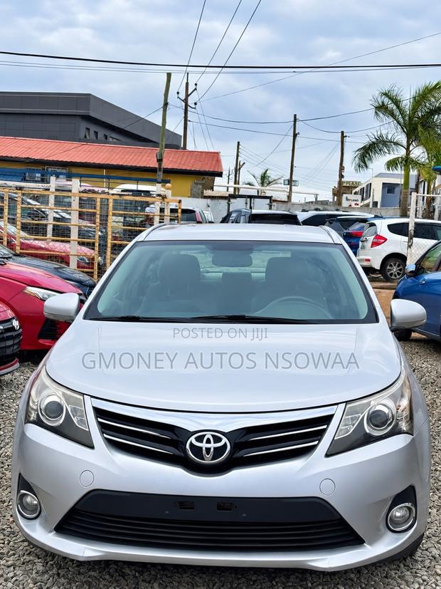 Toyota Avensis 2016 Silver