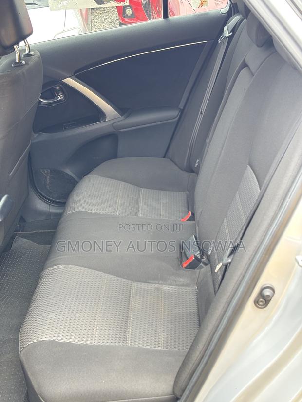 Toyota Avensis 2016 Silver