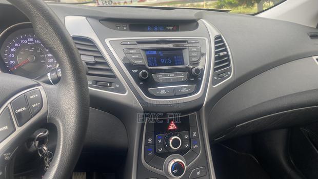 Hyundai Elantra SE 4dr Sedan (1.8L 4cyl 6M) 2015 Gold