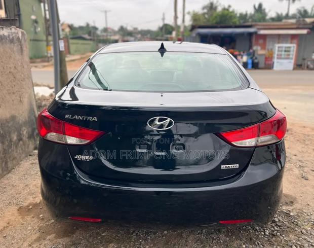 Hyundai Elantra Limited Sedan FWD (1.8L 4cyl 6A) 2013 Black