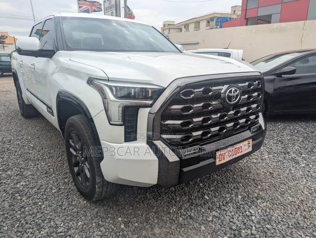 Toyota Tundra Platinum CrewMax 6.5' Bed 2023 White