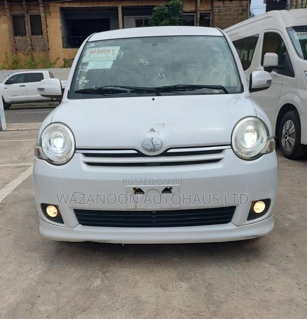 Toyota Sienta 1.5 FWD 2014 White