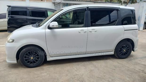 Toyota Sienta 1.5 FWD 2014 White