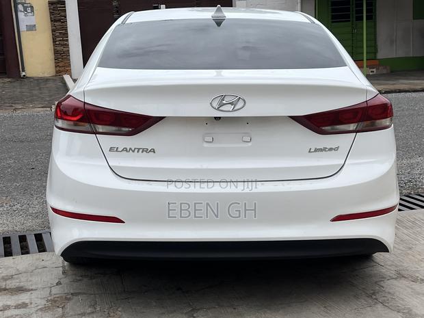 Hyundai Elantra Limited Sedan FWD (2.0L 4cyl 6A) 2017 White