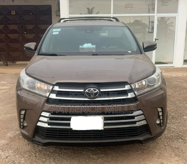Toyota Highlander LE 4x4 V6 (3.5L 6cyl 8A) 2018 Brown