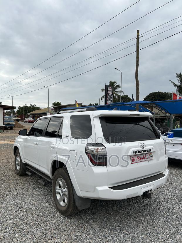 Toyota 4-Runner 2021 White