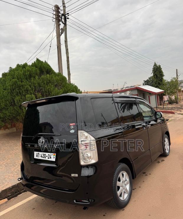 Toyota Voxy 2014 Black