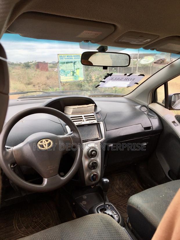 Toyota Vitz 1.3 AWD 5dr 2010 Silver