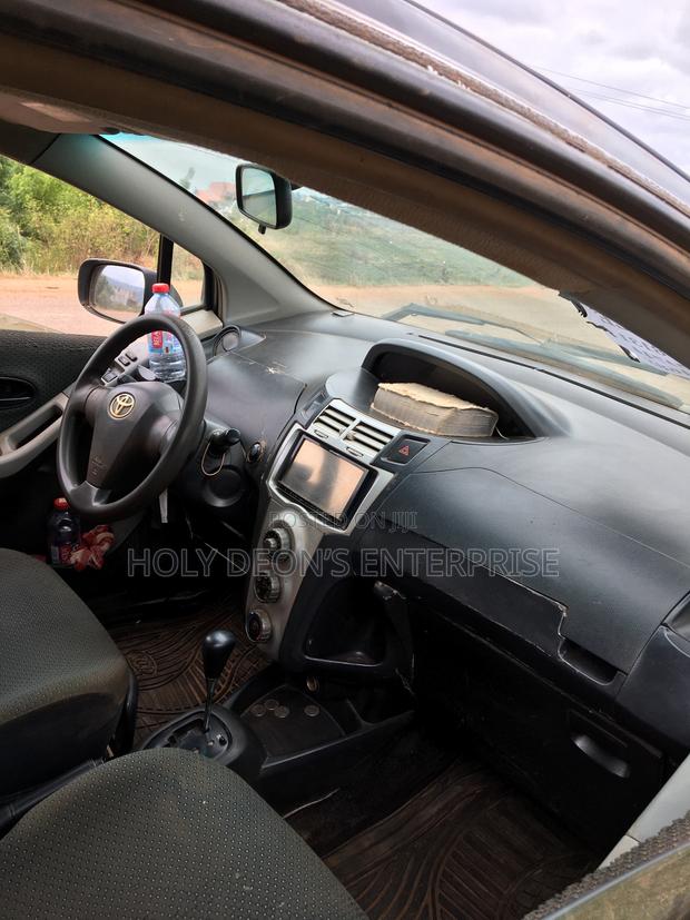 Toyota Vitz 1.3 AWD 5dr 2010 Silver
