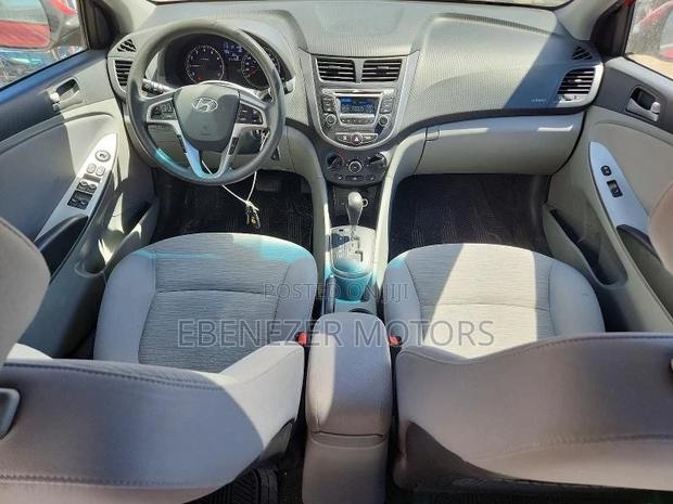 Hyundai Elantra SE Sedan FWD (1.8L 4cyl 6A) 2016 Red